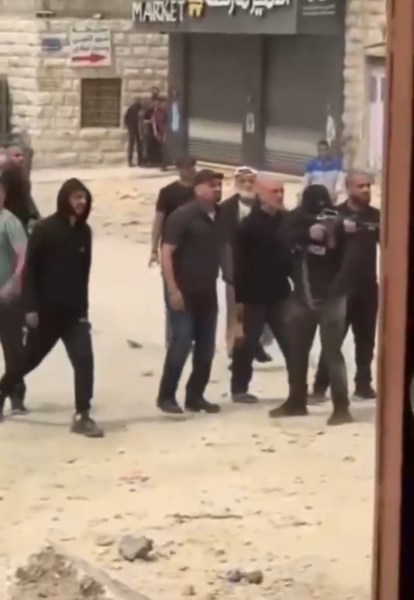 فيديو: شجار عنيف وإطلاق نار في مدينة يطا جنوب الخليل