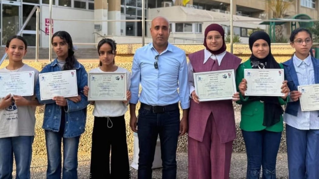 إنجاز تعليمي: طالبات من النقب يحرزن المراتب الأولى في مسابقة “كنجرو” الدولية للرياضيات