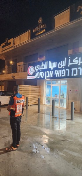 رهط: إصابة شاب يبلغ من العمر 22 عامًا بجروح متوسطة إثر حادث عنف