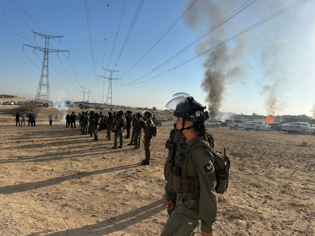 قيادات من النقب ترفض توصيات “معهد ريفمان”: “تقرير تحريضي يهدف إلى تجريدنا من أرضنا لا حل المشكلة”