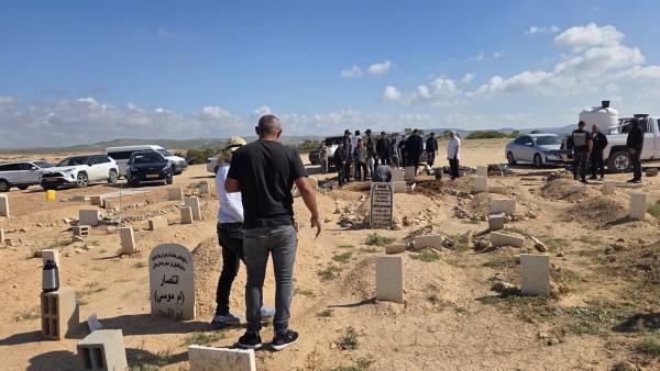 سكان من رهط وحورة ينظمون مبادرة لتنظيف مقبرة العمورية (أم الحيران)