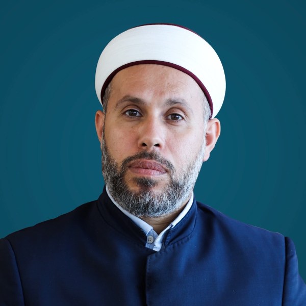 الإفتاء: جواز تكرار العمرة بعد التمتع عن النفس والميت والعاجز