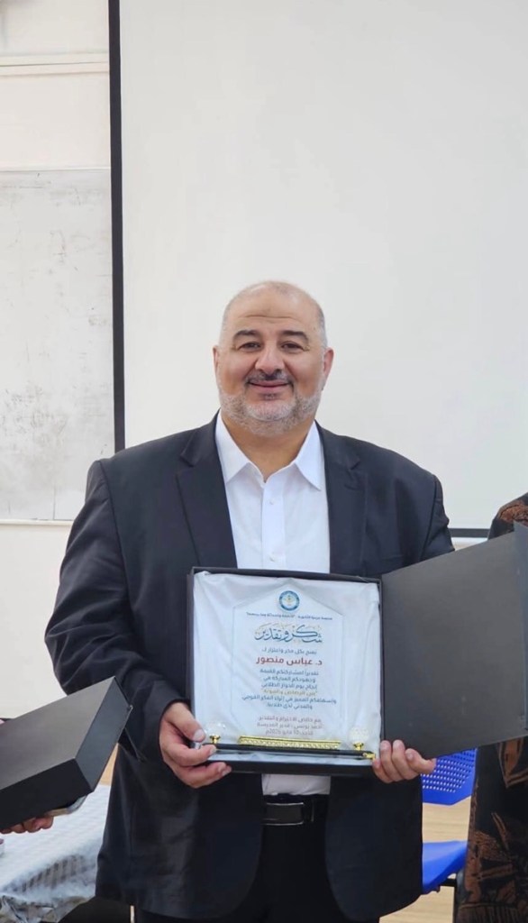 النائب منصور عباس رئيس الموحدة يهنئ يوسف جبارين بانتخابه رئيساً لقائمة الجبهة للكنيست
