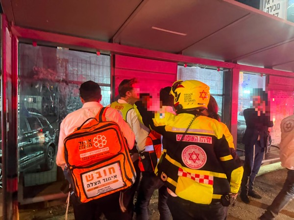 إصابة شخصين، أحدهما خطيرة والآخر طفيفة، في حادث عنف بمدينة نتانيا صباح اليوم. وذكرت مصادر طبية أن الحادث وقع في شارع هرتزل.