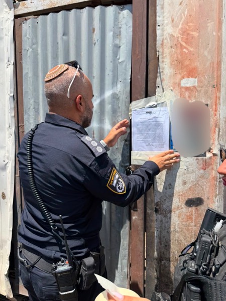الشرطة تغلق كراجاً بالقدس الشرقية لتشغيله مقيمين غير شرعيين اليوم الخميس