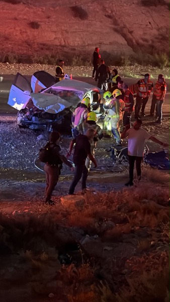 حادث سير على شارع 80 قرب عرعرة النقب: مصرع شاب وإصابة اثنين وإغلاق للطريق